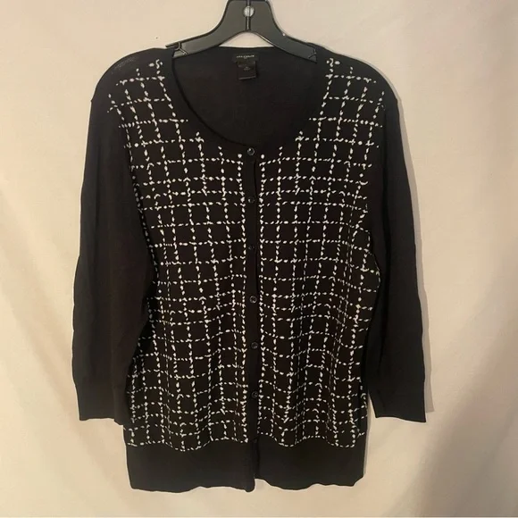Ann Taylor
Black and White Patterned crew neck Cardigan
Back full black size XL - Picture 1 of 7